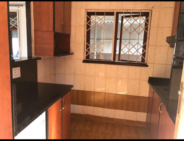 3 BEDROOM FREEHOLD RENTED IN SYDENHAM